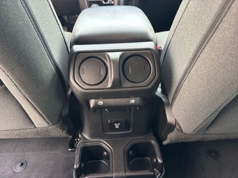 Used 2025 Jeep Wrangler Sahara image 24