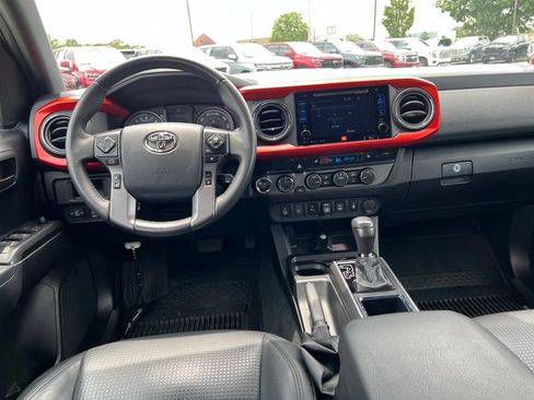 Used 2019 Toyota Tacoma TRD Sport AWD/4WD image 12