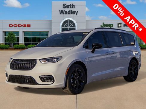 New 2026 Chrysler Pacifica Select w/ S Appearance Package image 3