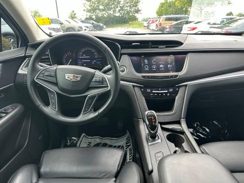 Used 2017 Cadillac XT5 Luxury w/ Driver Awareness Package AWD/4WD image 16