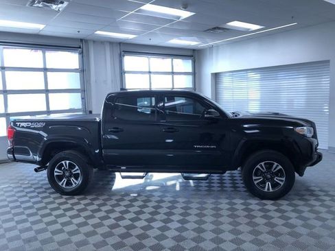 Used 2019 Toyota Tacoma TRD Sport image 7