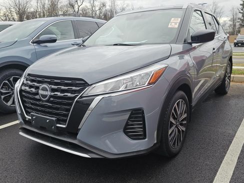 Used 2023 Nissan Kicks SV image 1