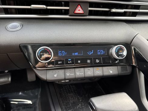 Used 2021 Hyundai Elantra SEL w/ Convenience + Premium Package FWD image 50