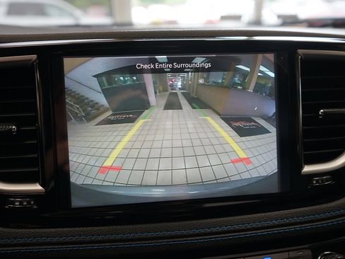Used 2021 Chrysler Pacifica Touring-L w/ Uconnect Theater Family Group AWD/4WD image 9