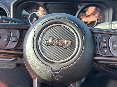 Certified 2025 Jeep Gladiator Mojave w/ Convenience Group AWD/4WD image 29
