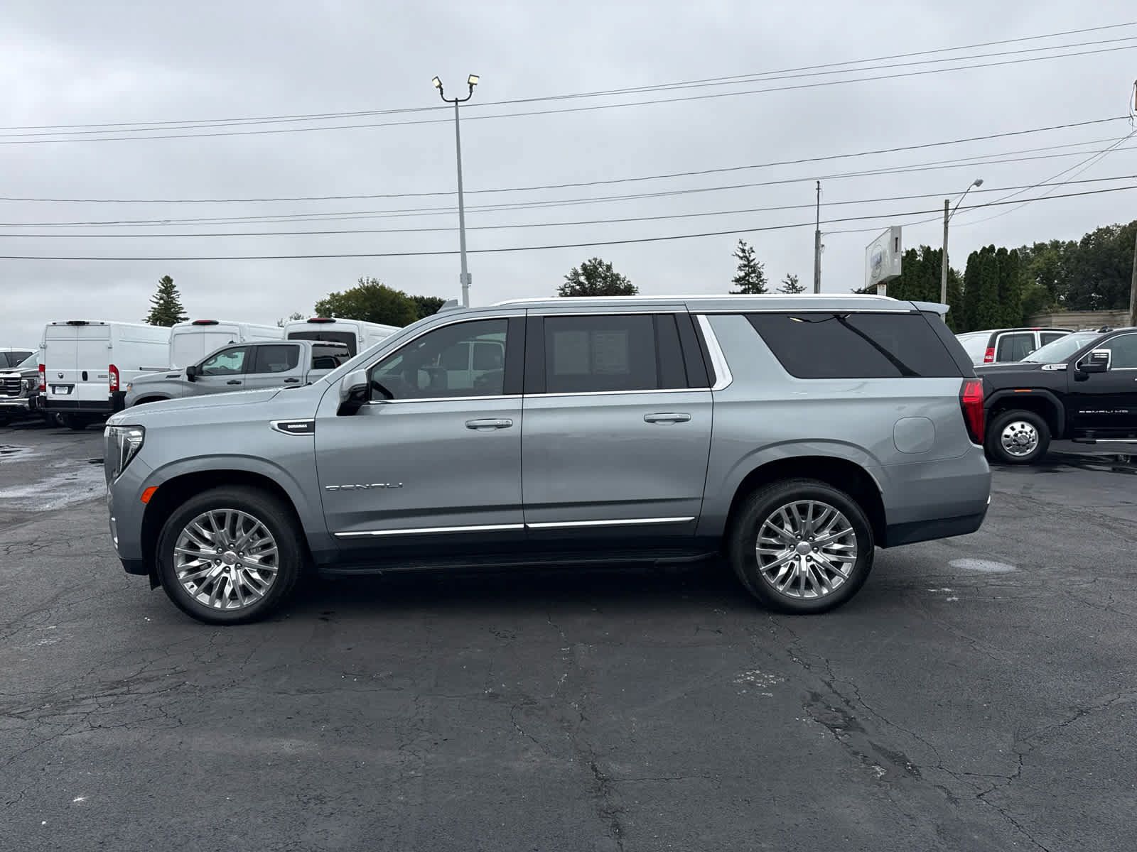 Certified 2023 GMC Yukon XL Denali AWD/4WD image 2