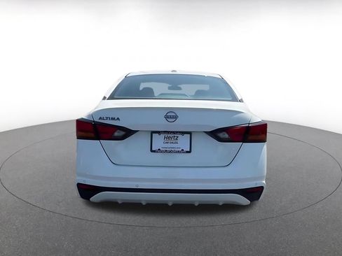 Used 2025 Nissan Altima 2.5 SV FWD image 12