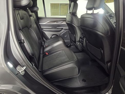 Used 2026 Jeep Grand Cherokee Altitude RWD image 30