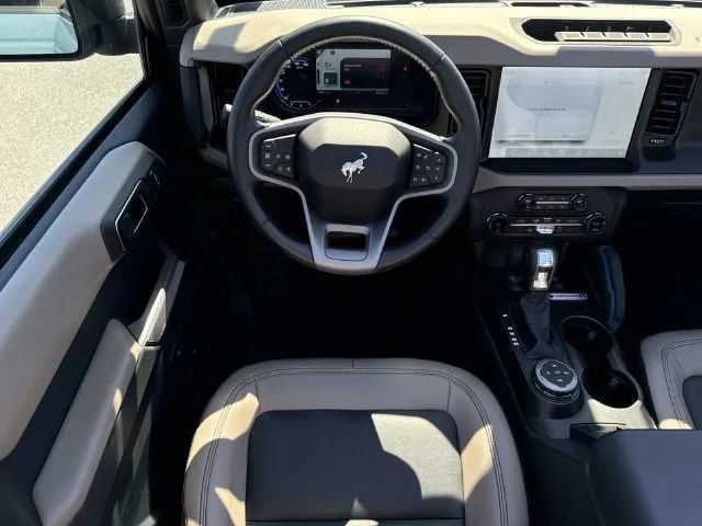 Used 2023 Ford Bronco Wildtrak AWD/4WD image 14