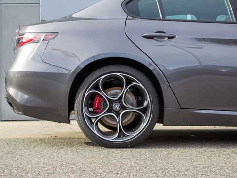 New 2025 Alfa Romeo Giulia AWD image 6