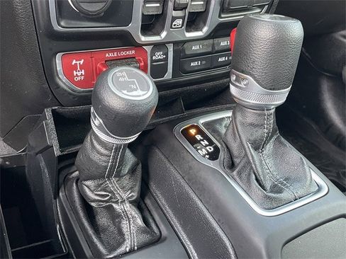 Used 2025 Jeep Wrangler Willys image 23