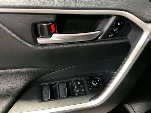 Certified 2023 Toyota RAV4 XLE Premium AWD/4WD image 32