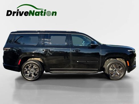 Used 2026 Jeep Grand Wagoneer Limited w/ 8-Passenger Seating Package AWD/4WD image 4