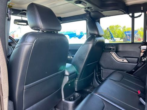 Used 2016 Jeep Wrangler Unlimited Sahara AWD/4WD image 31