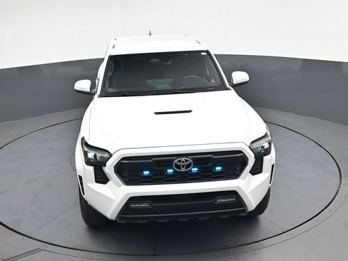 Used 2024 Toyota Tacoma TRD Sport w/ TRD Sport Upgrade Package image 39