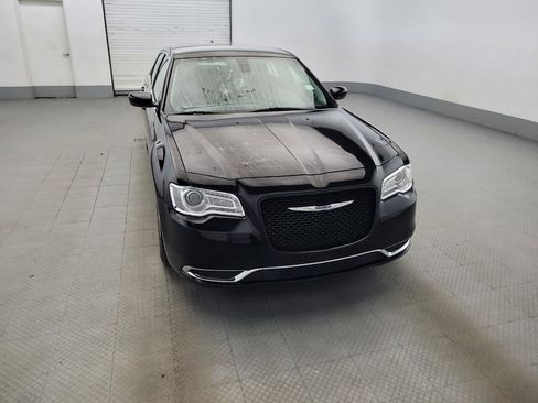 Used 2019 Chrysler 300 Touring RWD image 14