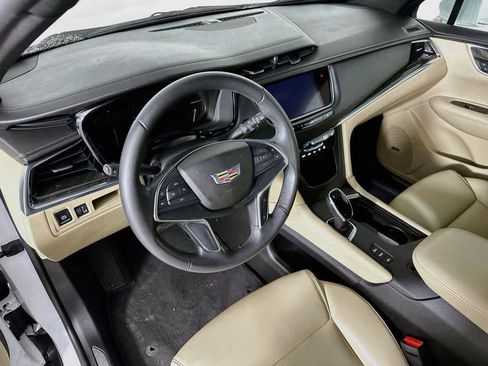 Used 2018 Cadillac XT5 AWD image 2