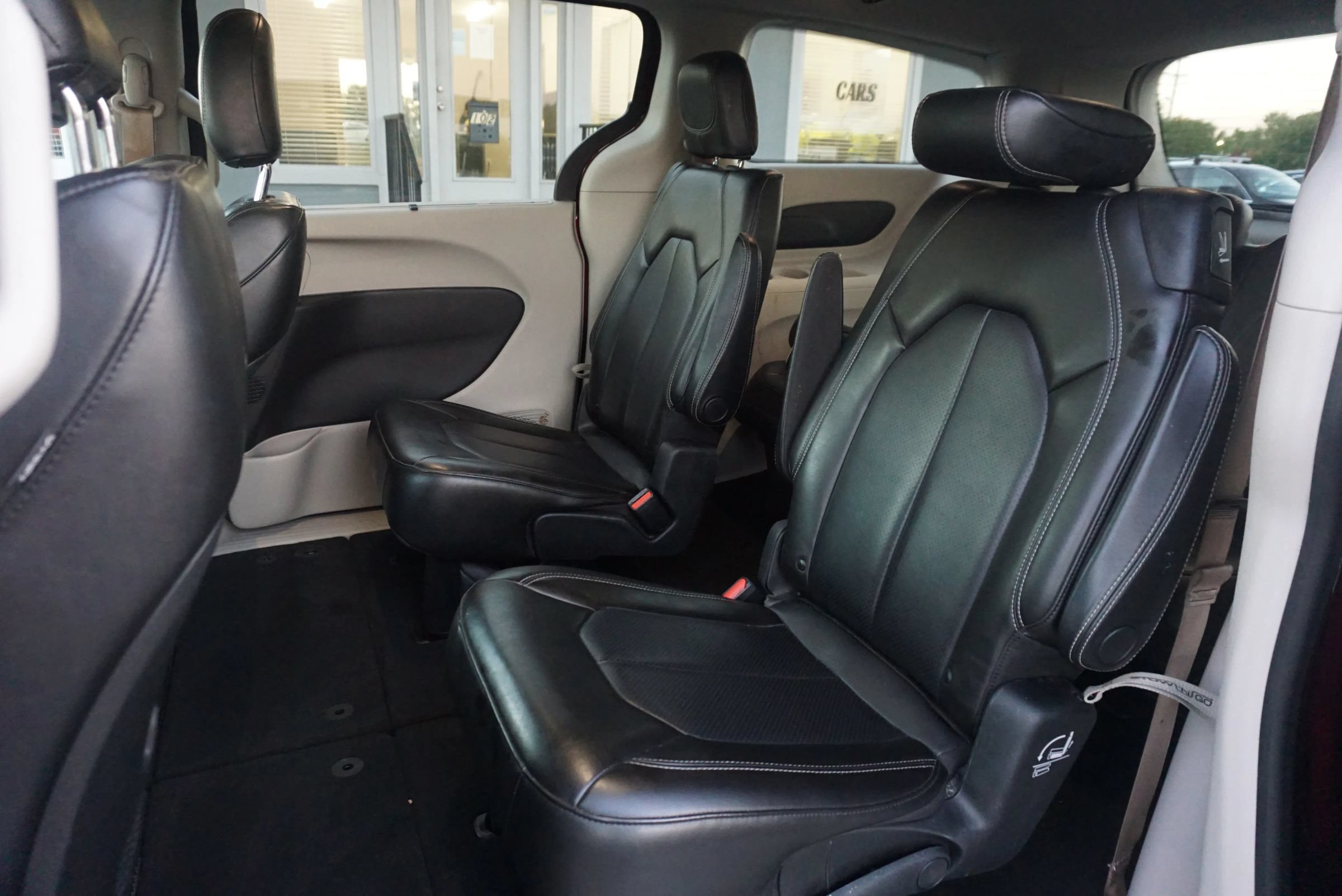 Used 2021 Chrysler Voyager Lxi FWD image 16