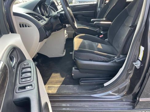 Used 2019 Dodge Grand Caravan SE FWD image 10