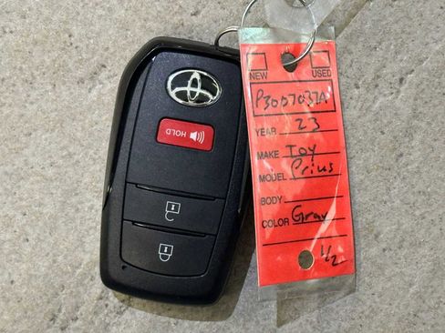 Used 2023 Toyota Prius XLE AWD/4WD image 32