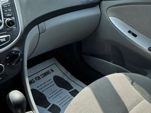 Used 2012 Hyundai Accent GLS FWD image 22