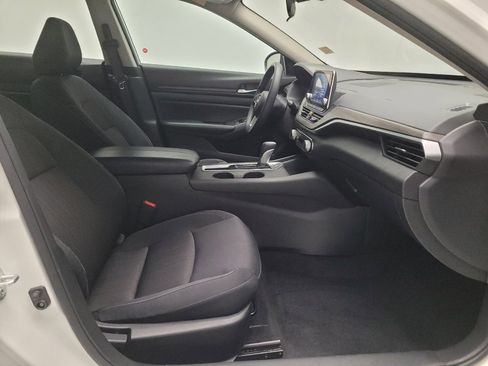 Used 2025 Nissan Altima 2.5 SV FWD image 21