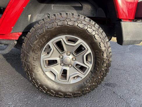 Used 2018 Jeep Wrangler Unlimited Sahara image 17