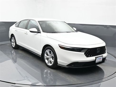 Used 2023 Honda Accord LX image 7