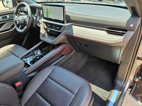 Used 2026 Ford Explorer Platinum w/ LUX Leather Package AWD/4WD image 44