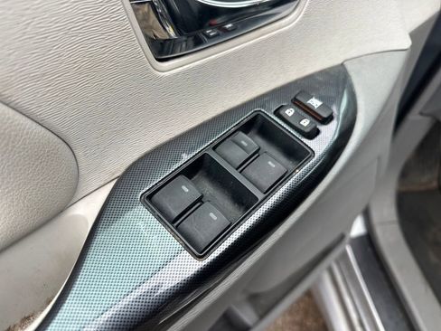 Used 2013 Toyota Sienna SE image 11