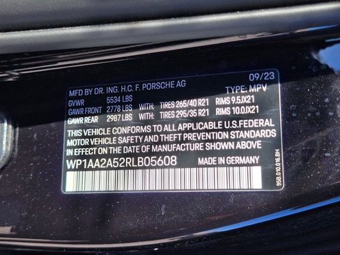 Used 2024 Porsche Macan w/ Premium Plus Package image 25