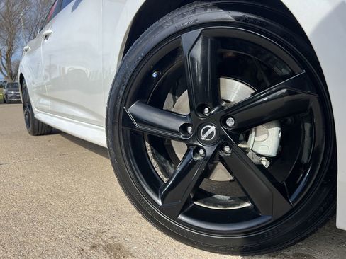 Used 2024 Nissan Sentra SR w/ SR Premium Package image 8