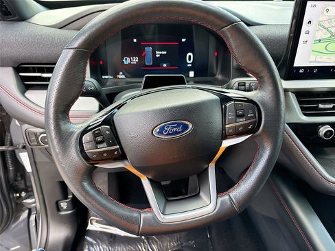Used 2025 Ford Explorer ST-Line w/ ST-Line Street Pack AWD/4WD image 11