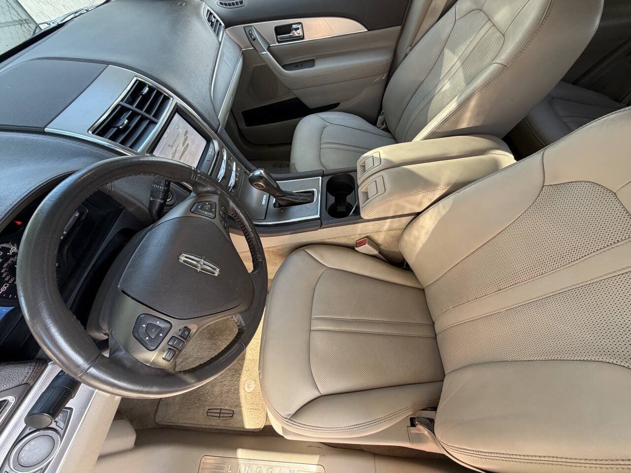 Used 2012 Lincoln MKX FWD image 10
