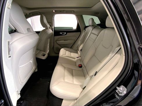 Used 2021 Volvo XC60 T5 Momentum w/ Protection Package Premier FWD image 24