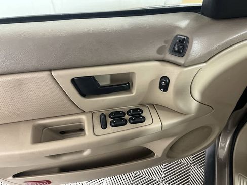 Used 2005 Ford Taurus SE image 12