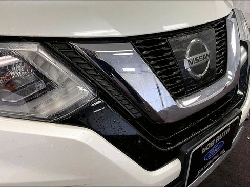 Used 2017 Nissan Rogue SV image 29