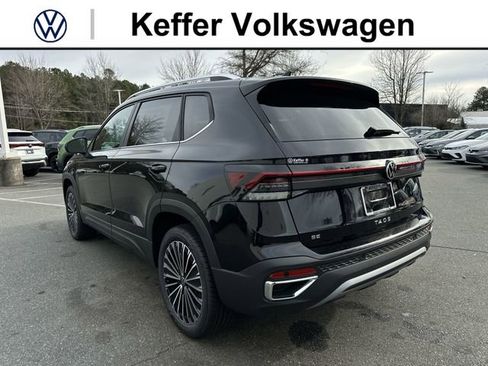 New 2026 Volkswagen Taos SE FWD image 3