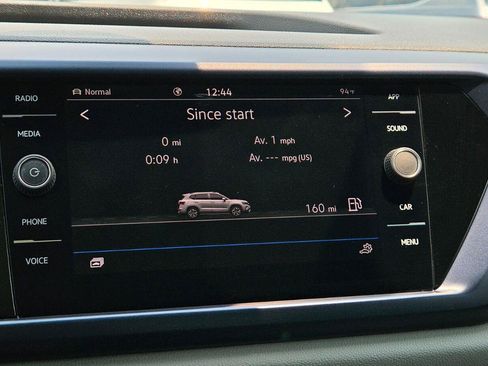 Certified 2022 Volkswagen Taos SE w/ Panoramic Sunroof Package AWD/4WD image 32