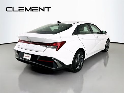 Used 2025 Hyundai Elantra SEL image 7