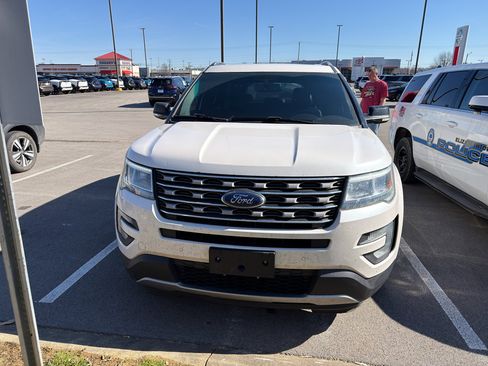 Used 2016 Ford Explorer XLT w/ Equipment Group 202A image 10