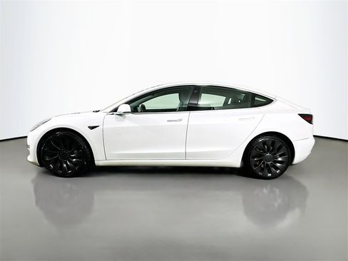 Used 2020 Tesla Model 3 Standard Range image 4