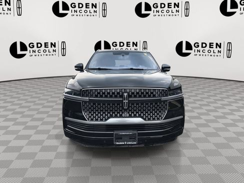 Used 2025 Lincoln Navigator Reserve AWD/4WD image 3