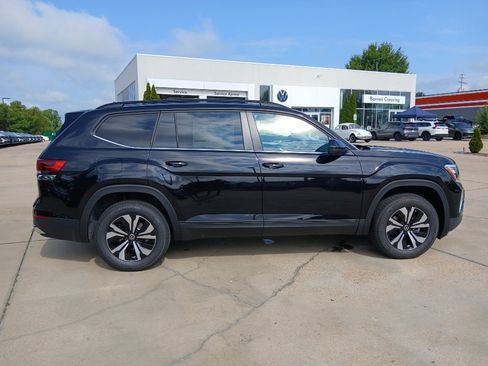 New 2026 Volkswagen Atlas SE FWD image 8