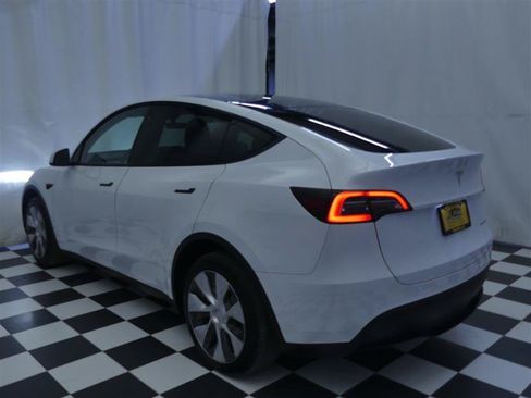Used 2023 Tesla Model Y Long Range AWD/4WD image 4