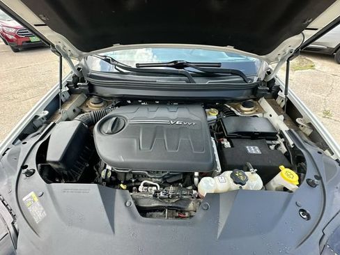 Used 2019 Jeep Cherokee Overland w/ Technology Group AWD/4WD image 33