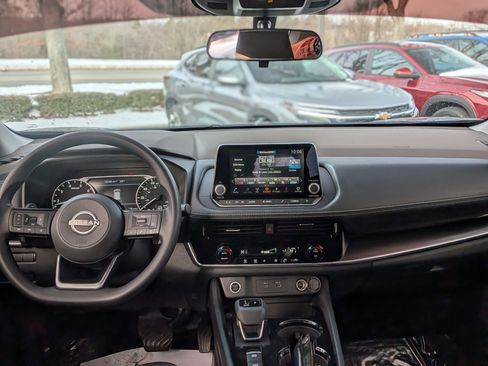 Used 2023 Nissan Rogue SV image 19