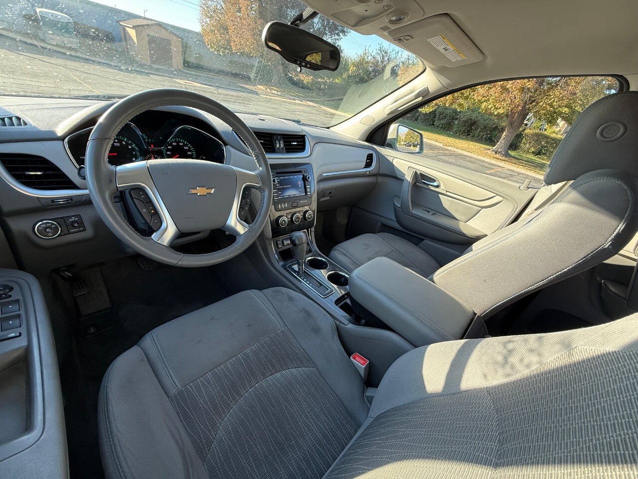 Used 2016 Chevrolet Traverse LT FWD image 9