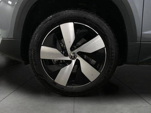 Used 2025 Volkswagen Taos S AWD/4WD image 41