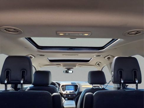 Certified 2019 GMC Acadia Denali w/ Technology Package AWD/4WD image 9
